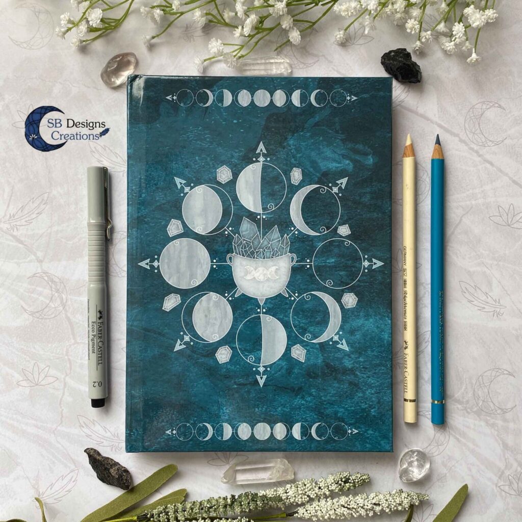 Maanfasen-Hardcover-Notitieboek-A5-Blanco-of-Lijntjes-Witch-Book-of-Shadows-Teal-1-1536×1536 Maanfasen-Hardcover-Notitieboek-A5-Blanco-of-Lijntjes-Witch-Book-of-Shadows-Teal-1-1536x1536